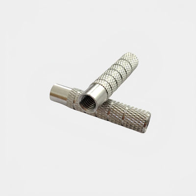 Ręczniki i guziki z aluminiowego stopu z ciemnymi otworami